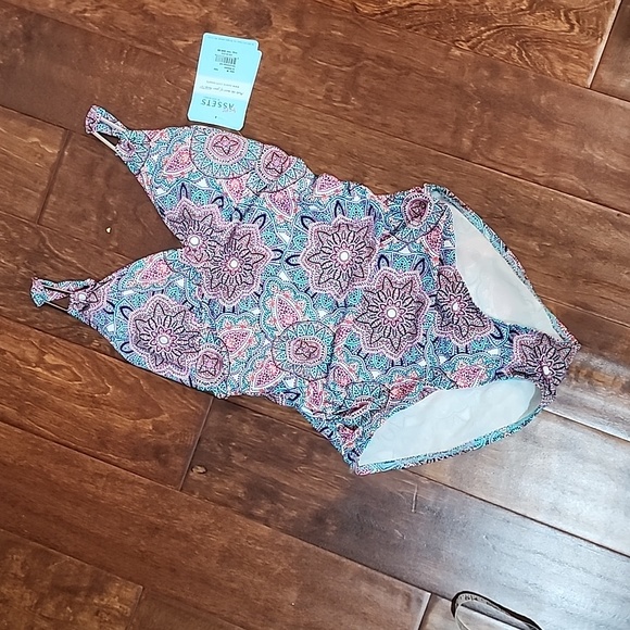 NWT Spanx Love your assets full coverage swim suit - Picture 5 of 11